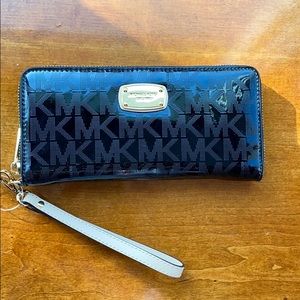Michael Kors Travel Continental wallet